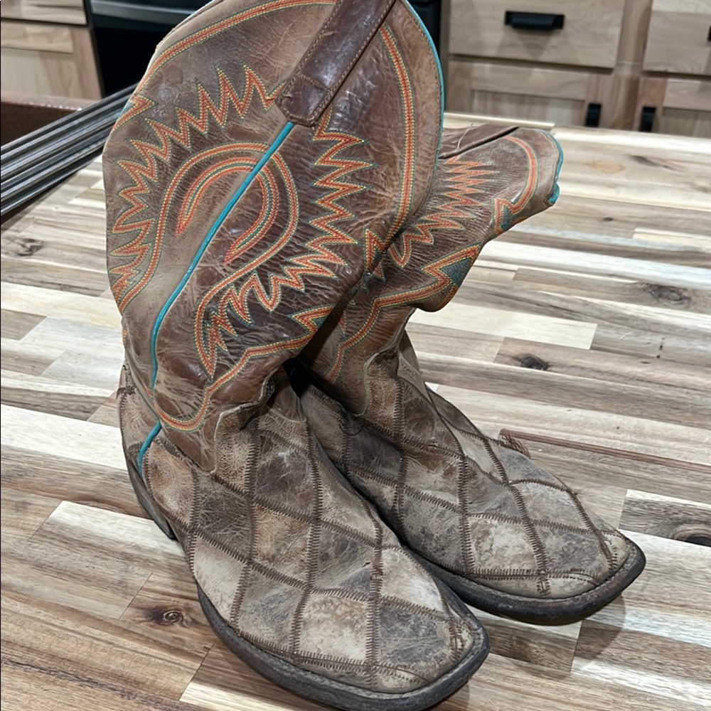 Brown Western Cowboy Boots with Embroidered Design